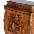 Barokový sekretár Dolce II z hnedého dreveného masívu s intarziou a uzavretým úložným priestorom s kovovým zdobením 132cm