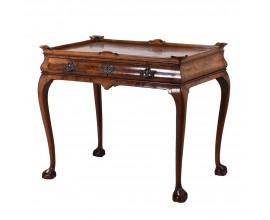 Klasický masívny príručný stolík Dolcetto z orechového dreva s vyrezávaním a zásuvkou 87cm