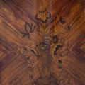 Klasický zdobený príborník Guttavi z dreveného masívu v škoricovo hnedej farbe s intarziou 190cm