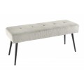 Štýlová svetlosivá lavica Soreli s čiernymi kovovými nožičkami a menčestrovým polstrovaním