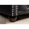 Kožené kreslo Chesterfield v čiernom prevedení s dizajnovým strieborným zdobením 73cm