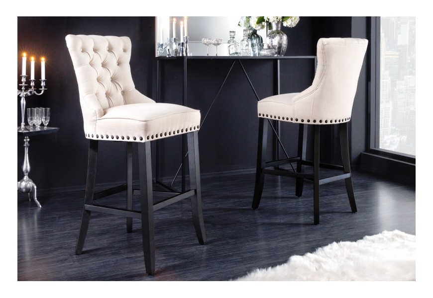 Dizajnová barová stolička Modern Barock v svetlom béžovom prevedení s čiernsymi drevenými nohami