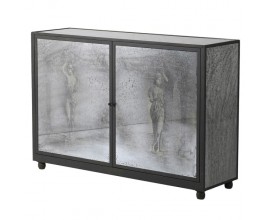 Dizajnová skrinka Classico z masívneho dreva a sklenenými dvierkami s dekoratívnym vzorom sivej farby 123cm