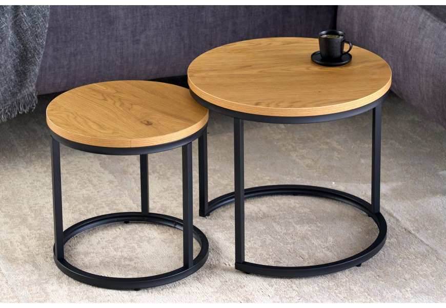 Dizajnový set dvoch konferenčných stolíkov Nadja s okrúhlymi doskami z dreva a s kovovou čiernou konšturkciou