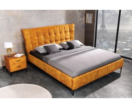 Štýlová čalúnená manželská posteľ Velouria v žltom prevedení s prešívaným poťahom zo zamatu