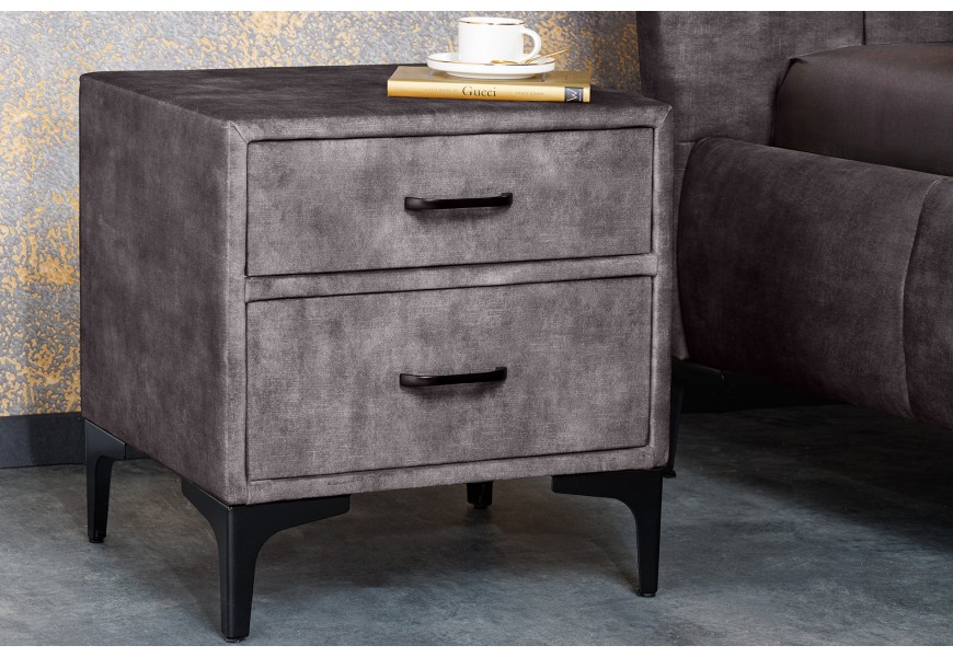Dizajnový zamatovo čalúnený nočný stolík v tmavosivej farbe 50 cm
