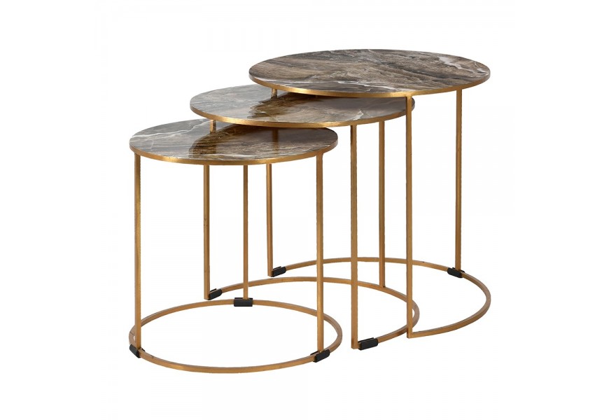 Art deco set troch príručných stolíkov Avery so zlatou kovovou konštrukciou a mramorovou okrúhlou doskou