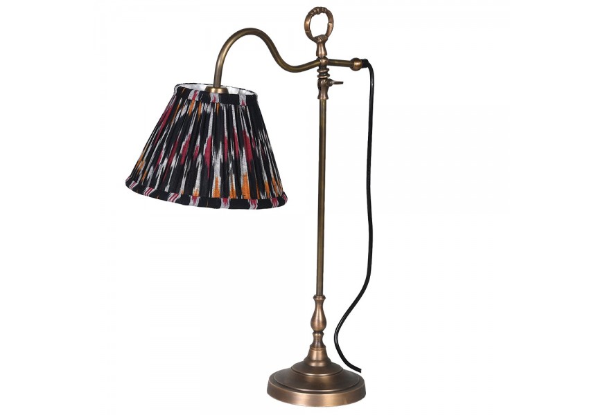 Dizajnová vintage stolná lampa Cuenca so zlatou kovovou podstavou a čiernym tienidlom s farebnými vzormi