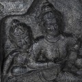 Orientálna nástenná dekorácia čiernej farby z cementu s reliéfom boha Vishnu 122cm