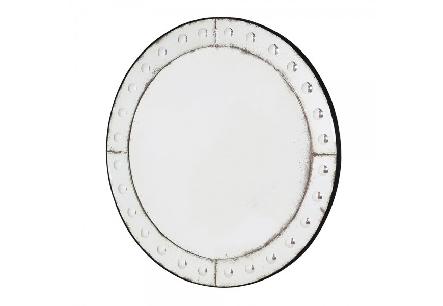 Štýlové okrúhle závesné zrkadlo Sigur s bielym rámom s reliéfnym zdobením z kovu a dreva