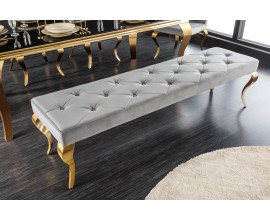 Luxusná lavica Modern Barock so sivým chesterfield čalúnením a so zlatými kovovými nožičkami 172cm