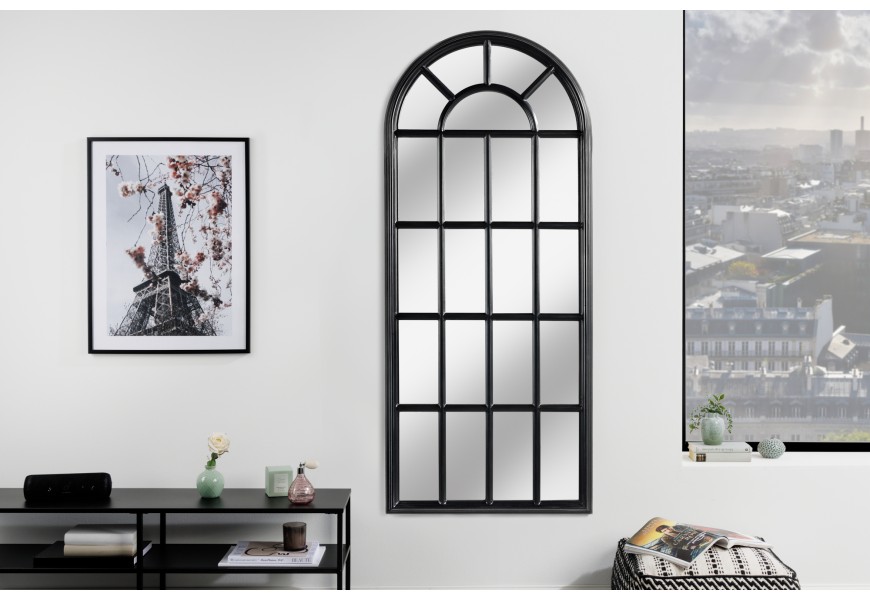 Oblúkové vintage zrkadlo Castillo čierne pripomínajúce okno s priečkami