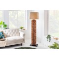 Dizajnov&aacute; stojaca lampa Elegia s pr&iacute;rodnou hnedou podstavou a b&eacute;žov&yacute;m tienidlom 180cm