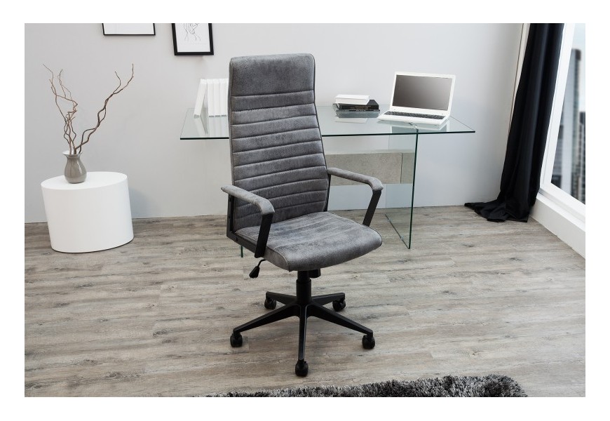 Dizajnová kancelárska stolička Lazio s tmavosivým čalúnením, vysokým operadlom a nastaviteľnou výškou