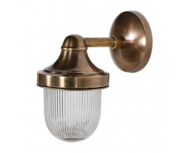 Dizajnová nástenná lampa Cotelo s možnosťou umiestnenia aj do exteriéru s držiakom z mosadze v starožitnej zlatej farbe a rebrovaným tienidlom so skla