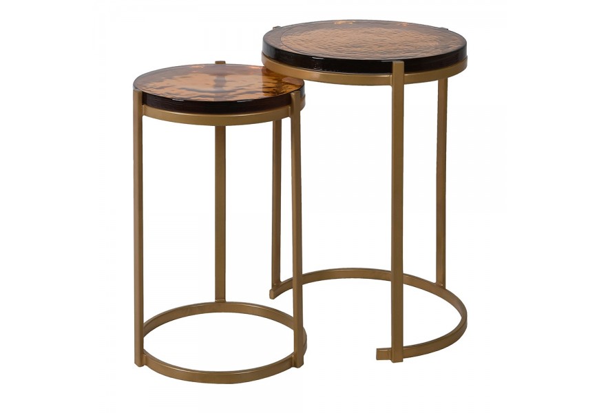 Dizajnový set okrúhlych príručných stolíkov Aquileira v štýle art-deco so zlatými nožičkami a vrchnými doskami zo skla v jantárovej žltej farbe