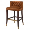 Luxusná barová stolička Strasbourg v glamour štýle s čalúnením zo zamatu s chesterfieldovým prešívaním a dubovými nožičkami koňaková hnedá