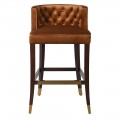 Luxusná art deco barová stolička Strasbourg so zamatovým poťahom a chesterfield prešívaním koňaková hnedá 97 cm
