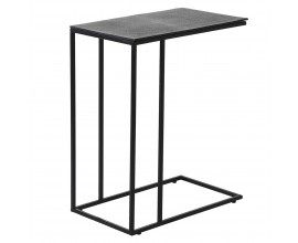 Industriálny príručný stolík so železnou konštrukciou v čiernom prevedení