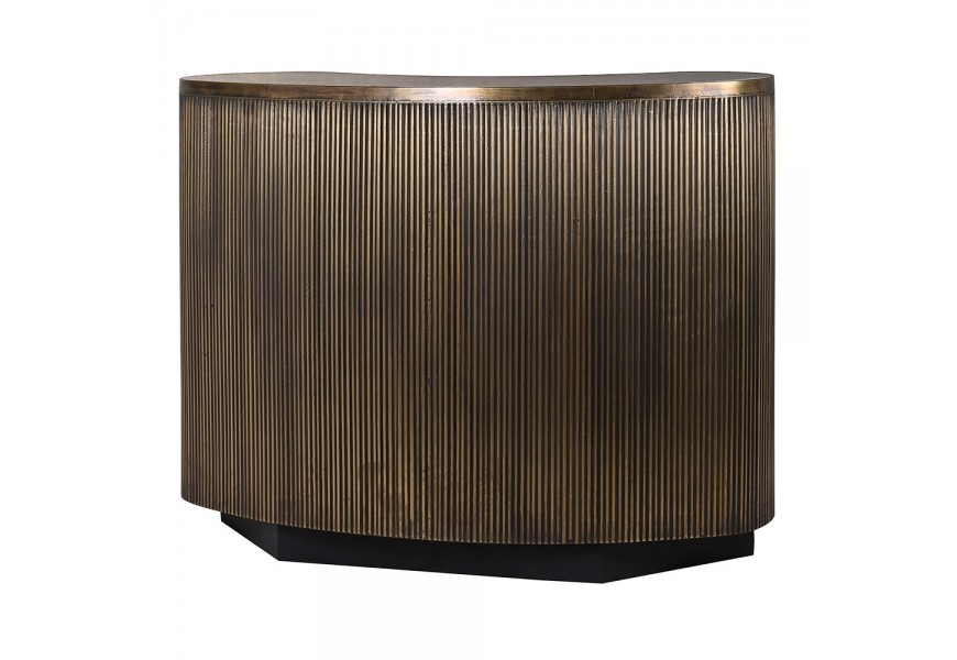 Luxusný barový pult Horton v glamour štýle s ozdobným vertikálnym mosadzným drážkovaním s vrchnou časťou v tvare fazule a otvoreným úložným priestorom s policami na čiernej podstave