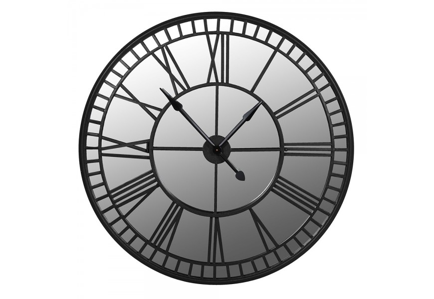 Dizajnové okrúhle nástenné hodiny Long Island v industriálnom štýle s čiernym kovovým rámom a rímskymi číslicami na zrkadlovom ciferníku