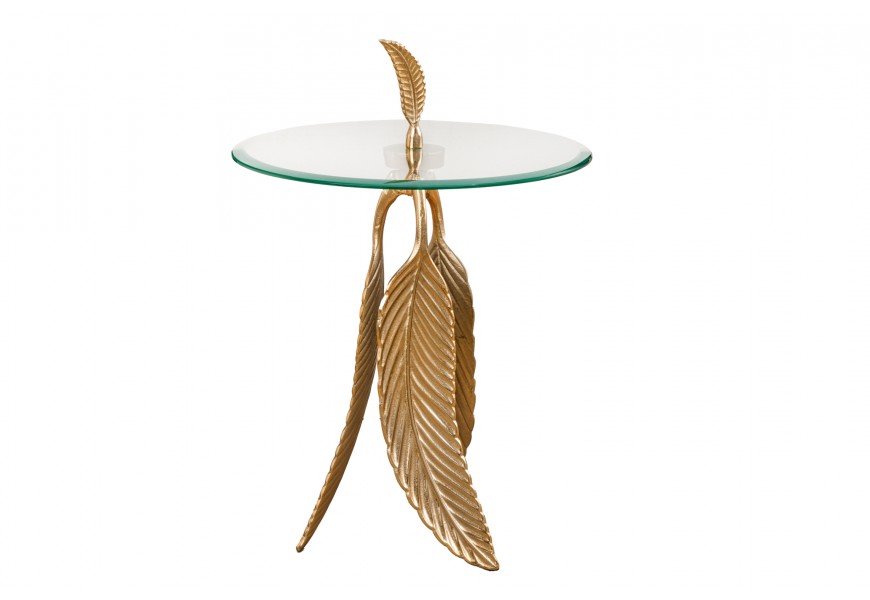 Sklenený okrúhly príručný stolík Pluma v glamour štýle s kovovými nožičkami a vrchnou dekoráciou v tvare pierok  v zlatej farbe