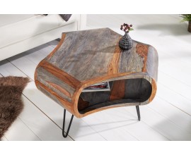 Retro konferenčný stolík s oblými rezanými tvarmi z masívneho sheesham dreva v hnedo-sivom prevedení s industriálnymi nožičkami v čiernej farbe