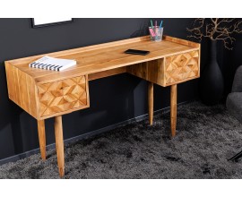 Retro písací stôl Ortler z masívneho akáciového dreva v medovej hnedej farbe s dvomi zásuvkami s ozdobnou geometrickou intarziou na prednej strane
