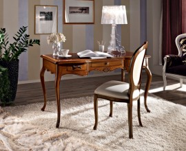 Luxusná baroková pracovná stolička Heriss s béžovým čalúnením na operadle aj sedadle z masívneho dreva v hnedej farbe