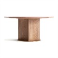 Luxusný Art-deco okrúhly jedalensky stôl Caya s povrchovou terrazzo doskou s podstavou z dubového masívu 150cm