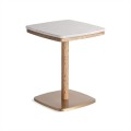 Luxusný príručný stolík Barris v art deco štýle s hnedou drevenou nohou a sivou terrazzo doskou 54 cm 