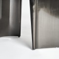 Luxusný konferenčný stolík Niebla s asymetrickou mramorovou doskou a modernými nožičkami so zvlneným dizajnom sivá 100 cm