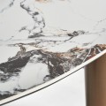 Luxusný oválny jedálenský stôl Marinna v art deco štýle s asymetrickými zlatými nohami a bielou mramorovou doskou 240 cm