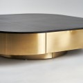 Luxusný art deco štvorcový konferenčný stolík Jackson s mramorovou vrchnou doskou a zlatou podstavou 100 cm