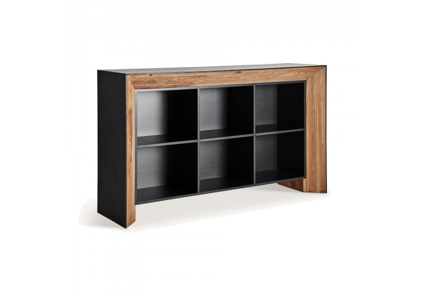 Luxusná moderná nízka knižnic Escuro s dvojradovým úložným priestorom v čiernej farbe s masívnym dubovým rámom v prírodnej hnedej farbe s kresbou dreva a bočnými a vrchnou časťou v čiernej farbe