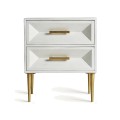 Luxusný nočný stolík Encantada s geometricky vyrezávanými zásuvkami s bielym vintage náterom a zlatými detailmi 55 cm