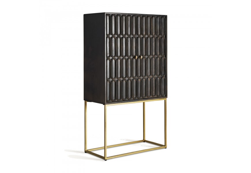 Luxusná barová skrinka Eclair v glamour štýle s elipsovitým reliéfnym zdobením na dvierkach v tmavej čokoládovej hnedej farbe s kovovými úchytkami a nožičkami v zlatej farbe z mangového dreva