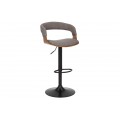 Dizajnová čalúnená otočná barová stolička Norwich s retro dizajnom s nízkou opierkou v sivej farbe s dreveným hnedým detailom na čiernej kovovej nohe s okrúhlou podstavou a opierkou na nohy