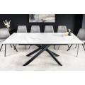 Industriálny obdĺžnikový rozkladací jedálenský stôl Tramontana s čiernymi prekríženými nožičkami bielou mramorovou doskou 160 cm