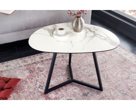 Oválny konferenčný stolík Ceramia s bielou vrchnou doskou s mramorovým dizajnom a čiernymi nožičkami 70 cm