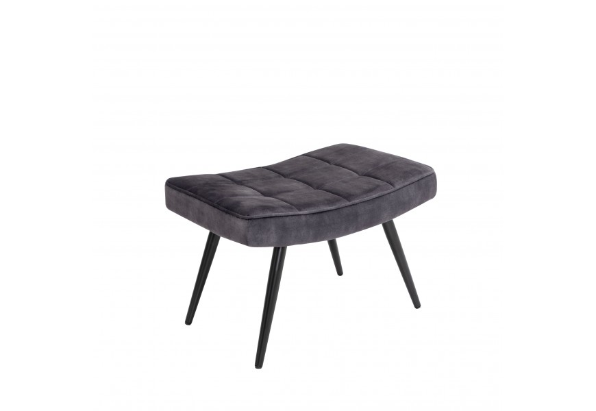 Moderná taburetka Scandinavia s čalúnením v sivej farbe so zamatovým poťahom s ozdobným štvorcovým prešívaním a čiernymi kovovými nožičkami