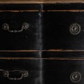 Luxusná vintage komoda Zena Noir s tromi zásuvkami s čiernym starožitným náterom a prírodnou hnedou vrchnou doskou 110 cm