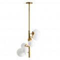 Luxusný glamour luster Sally s lineárnou konštrukciou v zlatej farbe a siedmimi sférickými tienidlami na žiarovku v bielej farbe