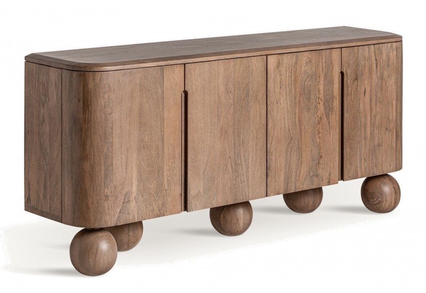 Luxusný príborník Palawan z masívneho mangového dreva v svetlej hnedej farbe so štyrmi dvierkami a zaoblenými rohmi s piatimi nožičkami v tvare gule