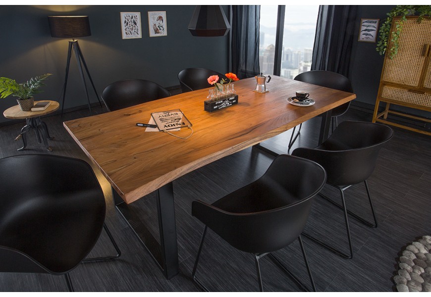 Dizajnový hnedý jedálenský stôl Mammut z vrchnou doskou z masívneho akáciového dreva a s dvomi nožičkami v tvare U z kovu v čiernej farbe v industriálnom štýle