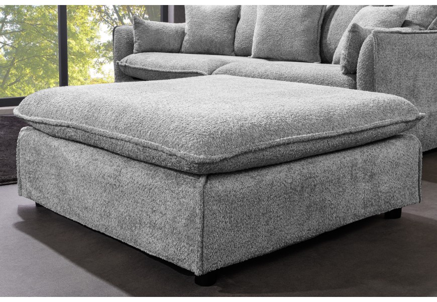 Moderný hranatý taburet z kolekcie Heaven s čalúneným poťahom v sivej farebnej palete