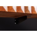 Dizajnový televízny stolík Vinan s dreveným dizajnom s tromi dvierkami z masívneho mangového dreva
