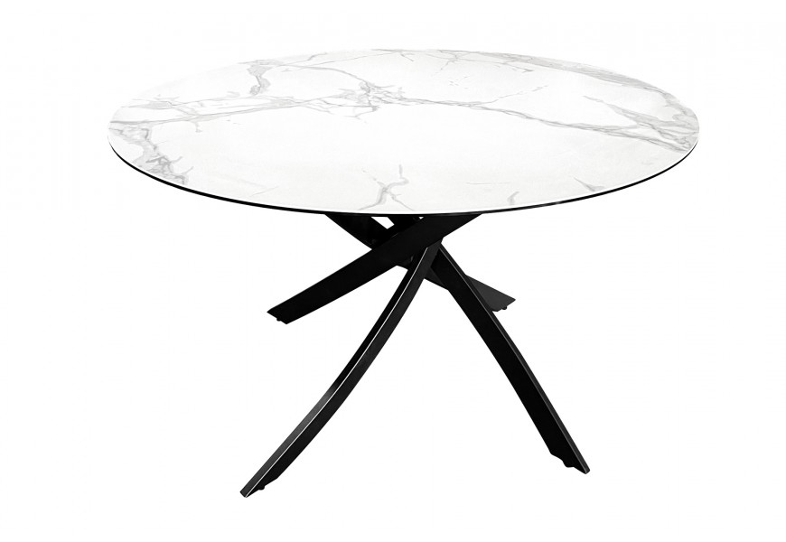 Dizajnový biely okrúhly jedálenský stôl Valldemossa pre šesť osôb s vrchnou doskou z mramoru a čiernymi prekríženými kovovými nožičkami