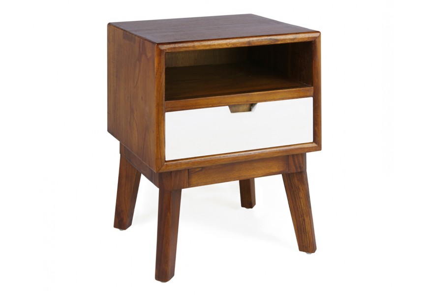 Luxusný hnedý masívny nočný stolík Norse so zásuvkou v bielej farbe a s policou z dreva mindi so zošikmenými nožičkami