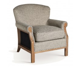 Luxusné čalúnené kreslo Augustin vo vintage štýle so sivým látkovým poťahom a drevenou konštrukciou so zámerne zostarnutým efektom